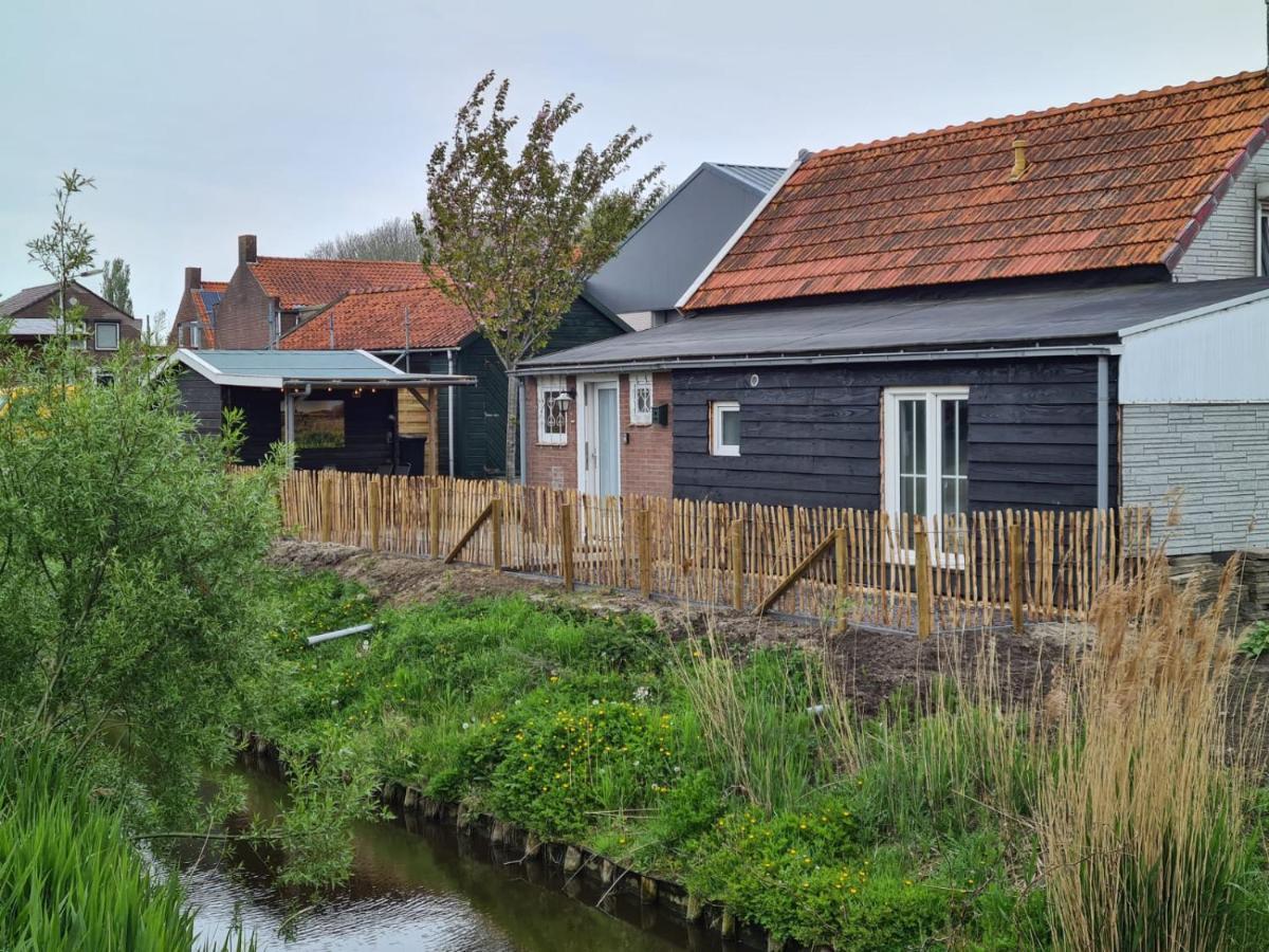 Schwone Diekhuusje - Vakantiewoning Aan De Noordzeekust Villa Schoondijke Luaran gambar