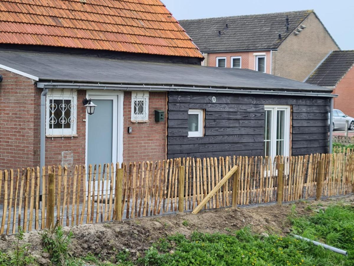 Schwone Diekhuusje - Vakantiewoning Aan De Noordzeekust Villa Schoondijke Luaran gambar