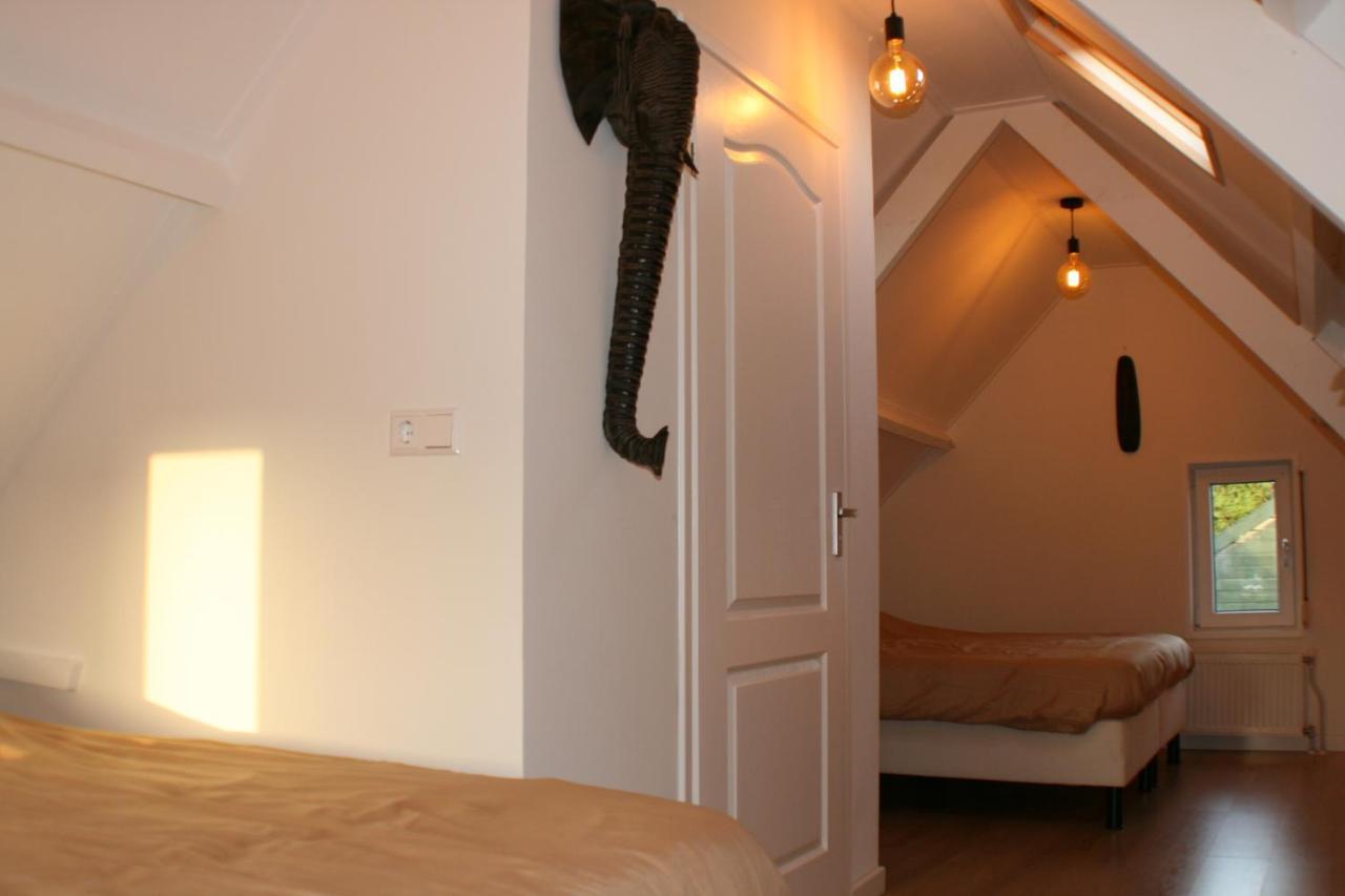 Schwone Diekhuusje - Vakantiewoning Aan De Noordzeekust Villa Schoondijke Luaran gambar